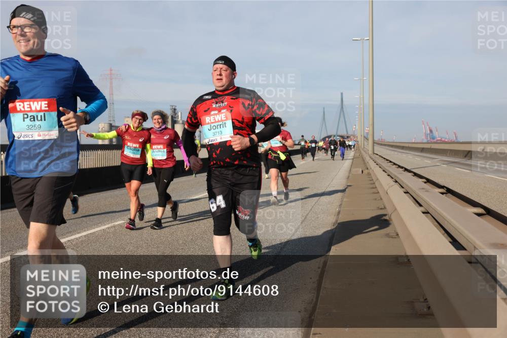 03.10.2025 - Köhlbrandbrückenlauf Lena Gebhardt http://msf.ph/oto/9144608 03.10.2025 10:02:17 Position 2 3259, 2143, 3713, 64 meine-sportfotos.de
