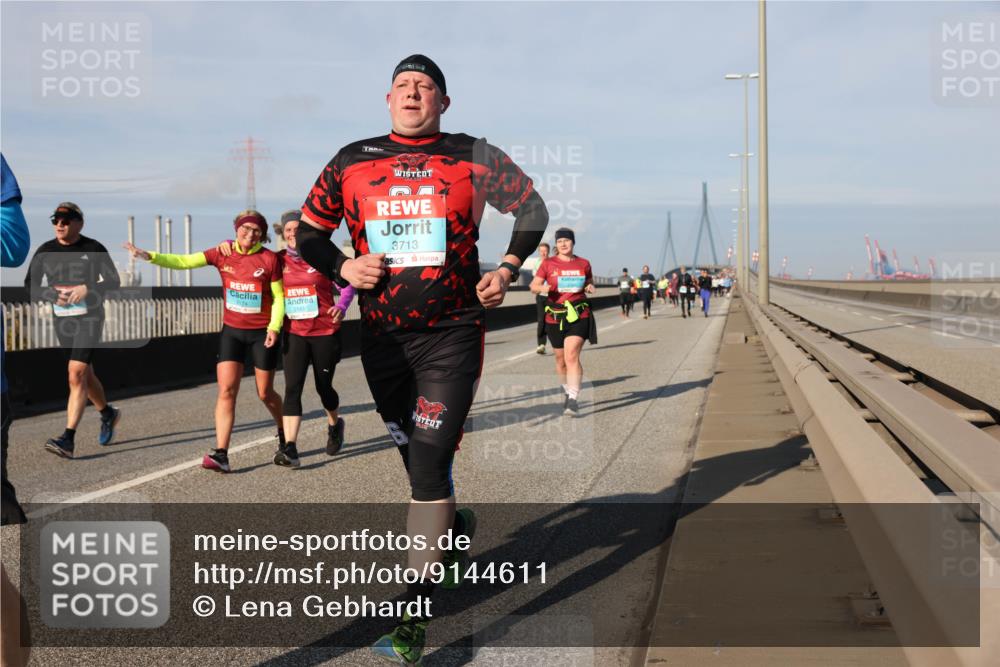 03.10.2025 - Köhlbrandbrückenlauf Lena Gebhardt http://msf.ph/oto/9144611 03.10.2025 10:02:17 Position 2 2174, 3713 meine-sportfotos.de