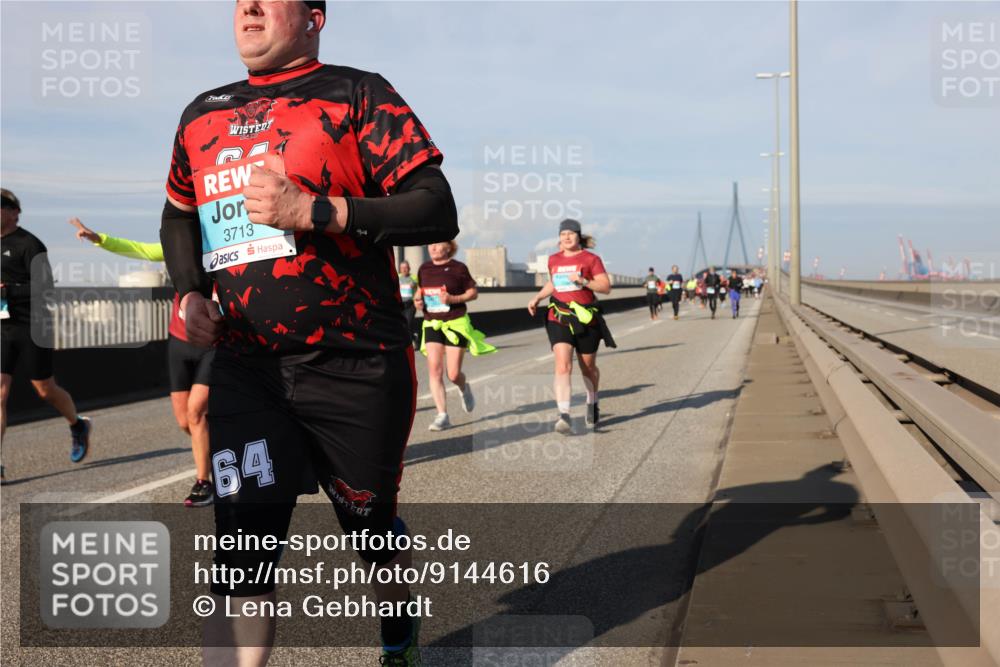 03.10.2025 - Köhlbrandbrückenlauf Lena Gebhardt http://msf.ph/oto/9144616 03.10.2025 10:02:18 Position 2 3713, 64 meine-sportfotos.de