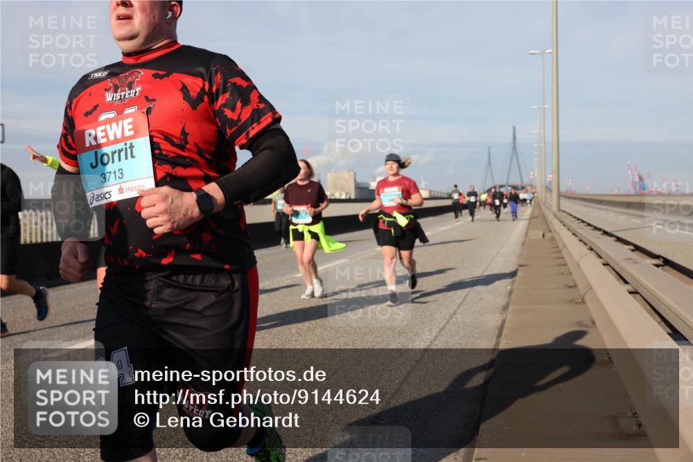 03.10.2025 - Köhlbrandbrückenlauf Lena Gebhardt http://msf.ph/oto/9144624 03.10.2025 10:02:18 Position 2 3713, 64 meine-sportfotos.de