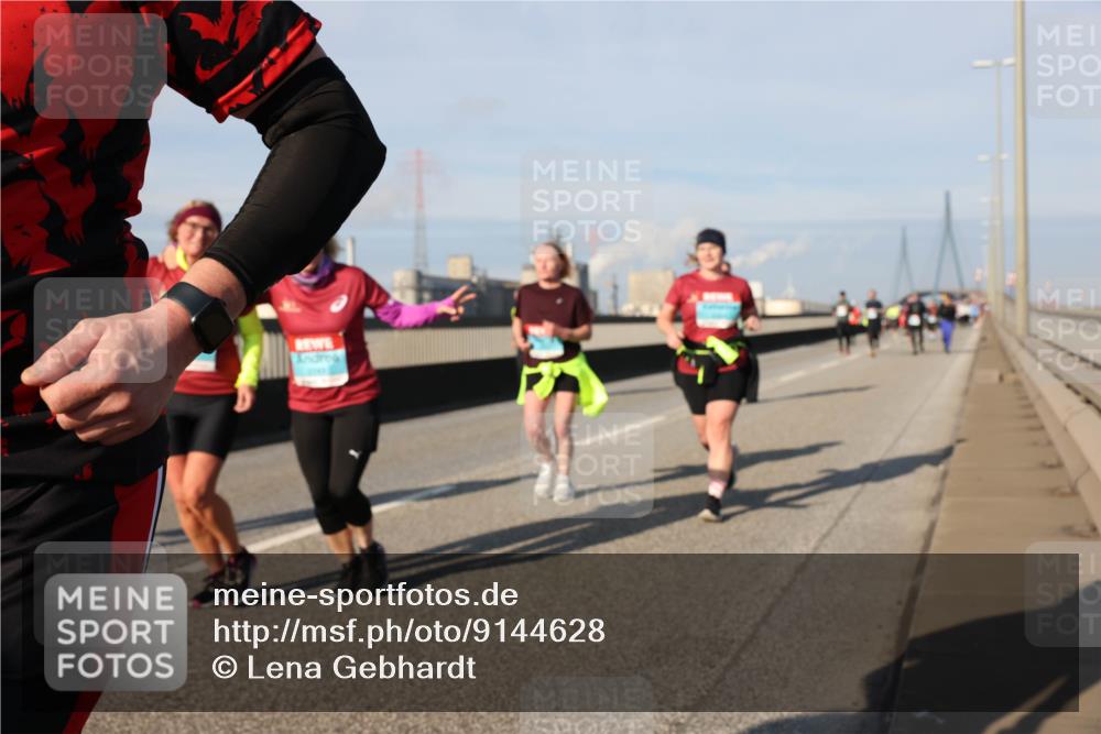 03.10.2025 - Köhlbrandbrückenlauf Lena Gebhardt http://msf.ph/oto/9144628 03.10.2025 10:02:18 Position 2  meine-sportfotos.de