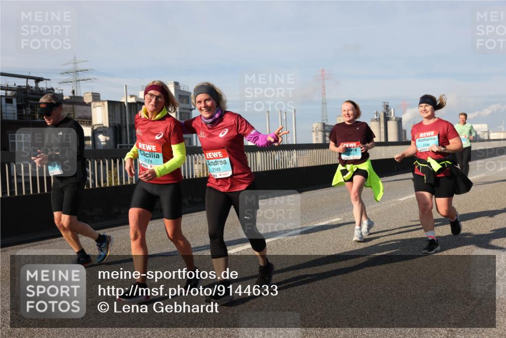 03.10.2025 - Köhlbrandbrückenlauf Lena Gebhardt http://msf.ph/oto/9144633 03.10.2025 10:02:18 Position 2 2174, 2143, 2154 meine-sportfotos.de