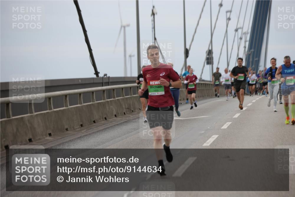 03.10.2025 - Köhlbrandbrückenlauf Jannik Wohlers http://msf.ph/oto/9144634 03.10.2025 15:46:02 Position 1 7419 meine-sportfotos.de
