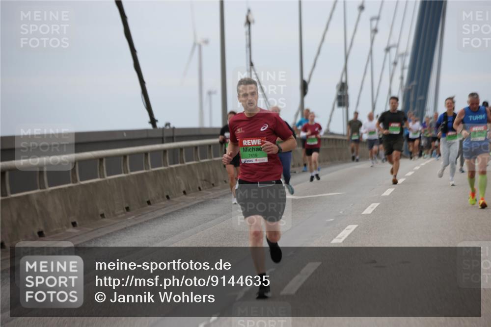 03.10.2025 - Köhlbrandbrückenlauf Jannik Wohlers http://msf.ph/oto/9144635 03.10.2025 15:46:02 Position 1 7419 meine-sportfotos.de