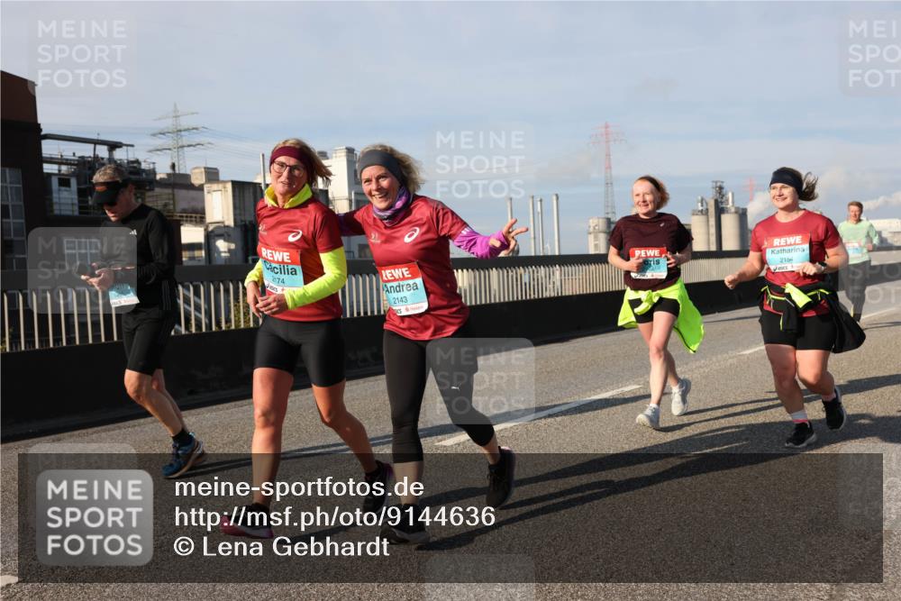 03.10.2025 - Köhlbrandbrückenlauf Lena Gebhardt http://msf.ph/oto/9144636 03.10.2025 10:02:18 Position 2 74, 2143, 2154 meine-sportfotos.de
