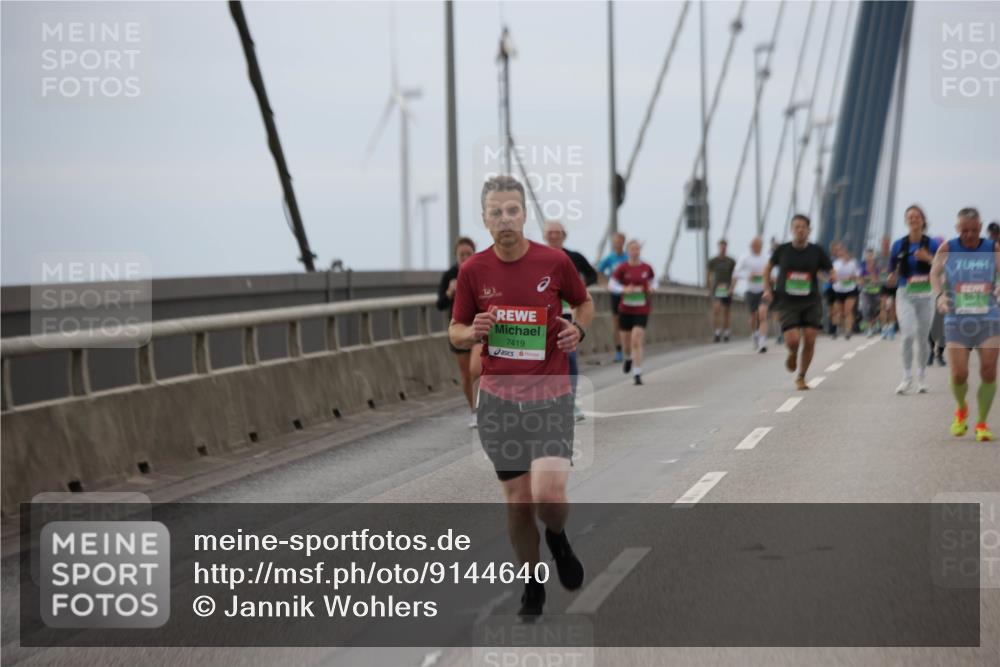 03.10.2025 - Köhlbrandbrückenlauf Jannik Wohlers http://msf.ph/oto/9144640 03.10.2025 15:46:02 Position 1 7419 meine-sportfotos.de
