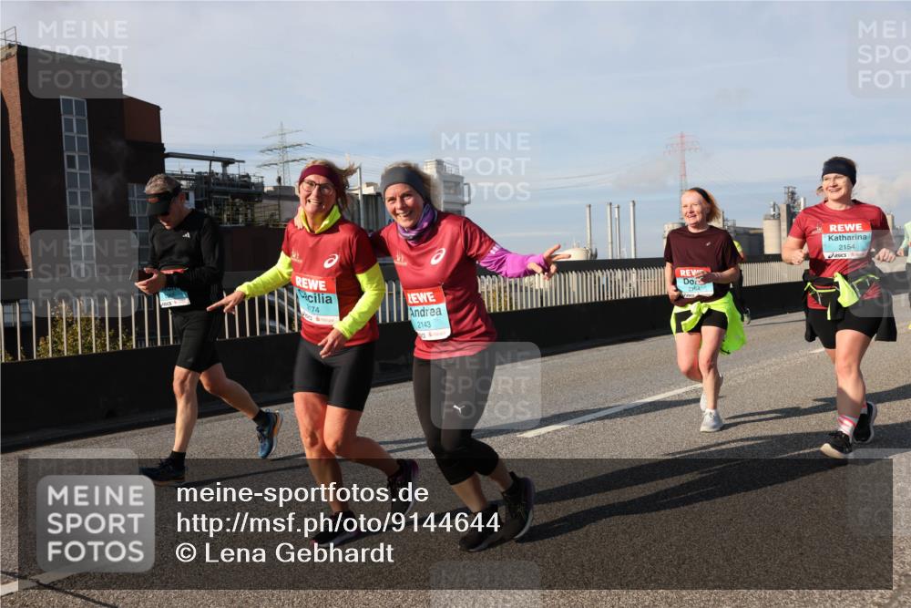 03.10.2025 - Köhlbrandbrückenlauf Lena Gebhardt http://msf.ph/oto/9144644 03.10.2025 10:02:19 Position 2 74, 2143, 2164, 2154 meine-sportfotos.de