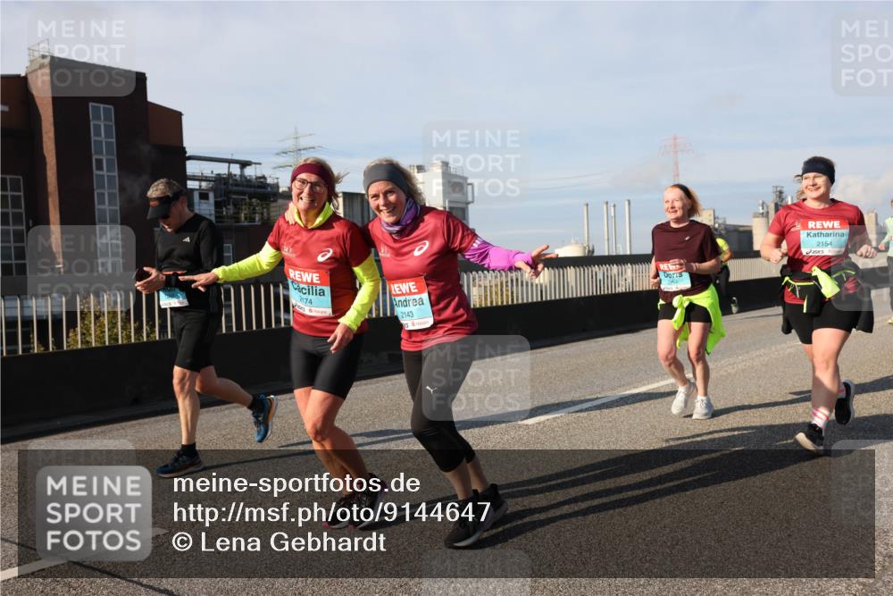 03.10.2025 - Köhlbrandbrückenlauf Lena Gebhardt http://msf.ph/oto/9144647 03.10.2025 10:02:19 Position 2 2174, 2143, 2164, 2154 meine-sportfotos.de