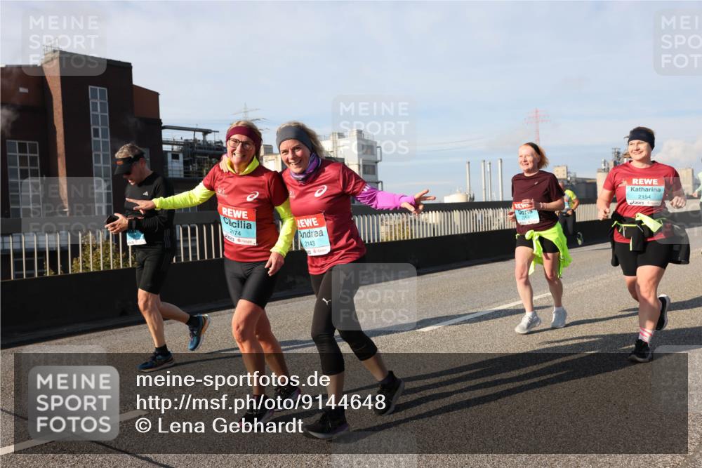 03.10.2025 - Köhlbrandbrückenlauf Lena Gebhardt http://msf.ph/oto/9144648 03.10.2025 10:02:19 Position 2 2174, 2143, 2154 meine-sportfotos.de