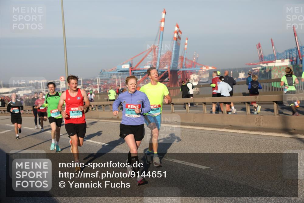 03.10.2025 - Köhlbrandbrückenlauf Yannick Fuchs http://msf.ph/oto/9144651 03.10.2025 08:33:08 Position 2 3152, 3704, 3712, 28 meine-sportfotos.de
