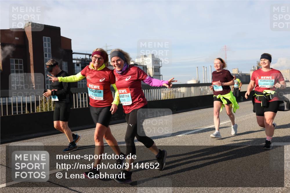03.10.2025 - Köhlbrandbrückenlauf Lena Gebhardt http://msf.ph/oto/9144652 03.10.2025 10:02:19 Position 2 2174, 2143, 2964, 2154 meine-sportfotos.de