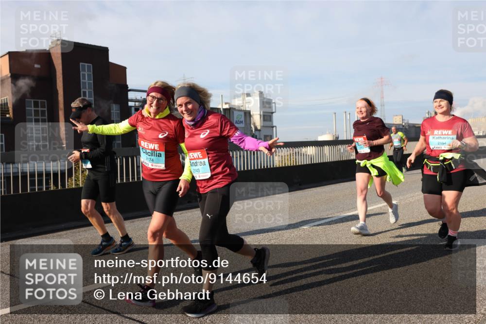 03.10.2025 - Köhlbrandbrückenlauf Lena Gebhardt http://msf.ph/oto/9144654 03.10.2025 10:02:19 Position 2 2174, 2143, 2154 meine-sportfotos.de