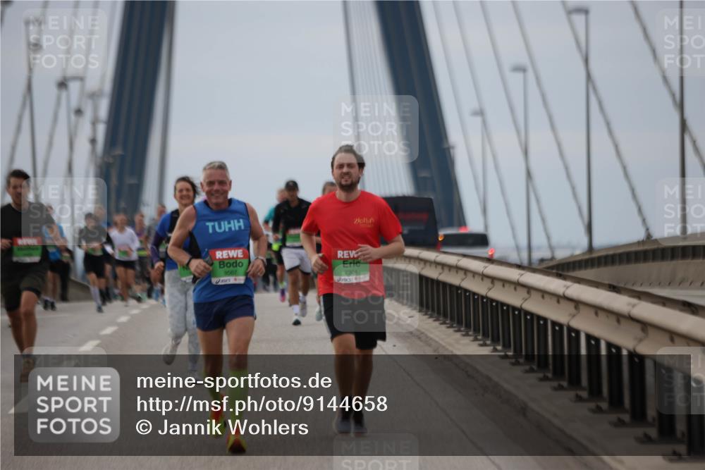 03.10.2025 - Köhlbrandbrückenlauf Jannik Wohlers http://msf.ph/oto/9144658 03.10.2025 15:46:04 Position 1 9567, 7304 meine-sportfotos.de