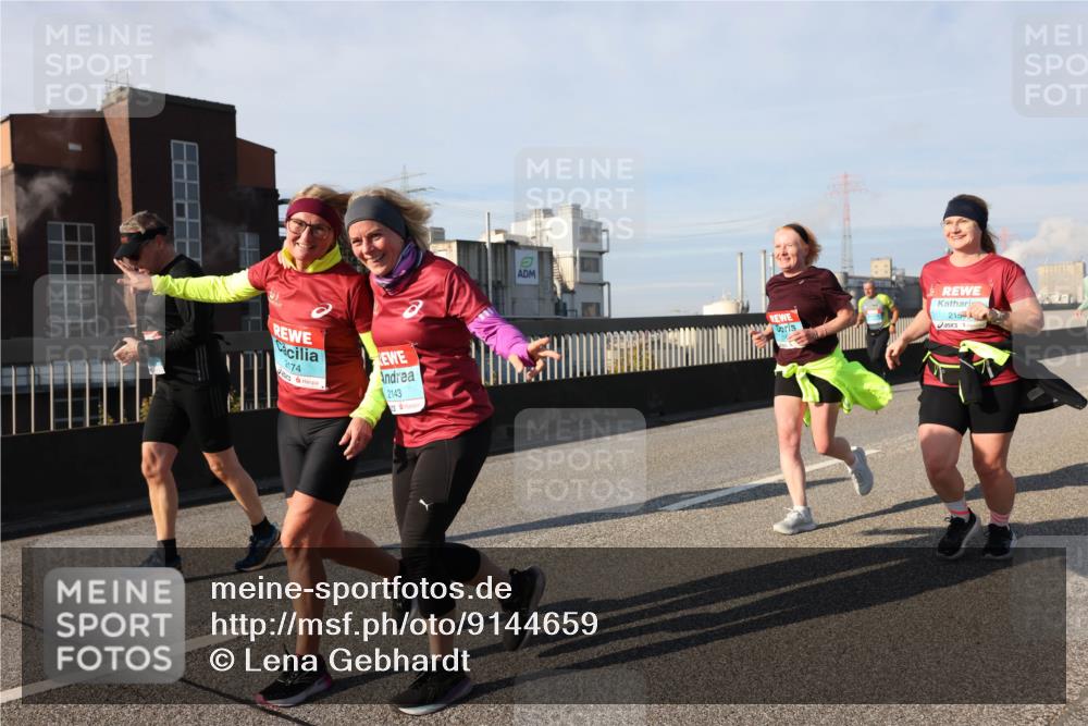 03.10.2025 - Köhlbrandbrückenlauf Lena Gebhardt http://msf.ph/oto/9144659 03.10.2025 10:02:19 Position 2 74, 2143, 2154 meine-sportfotos.de