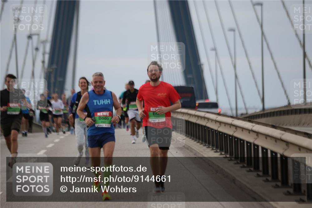 03.10.2025 - Köhlbrandbrückenlauf Jannik Wohlers http://msf.ph/oto/9144661 03.10.2025 15:46:04 Position 1 9567, 7304 meine-sportfotos.de