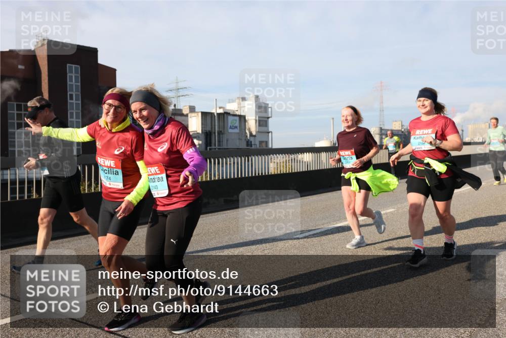 03.10.2025 - Köhlbrandbrückenlauf Lena Gebhardt http://msf.ph/oto/9144663 03.10.2025 10:02:19 Position 2 74, 2143, 215 meine-sportfotos.de
