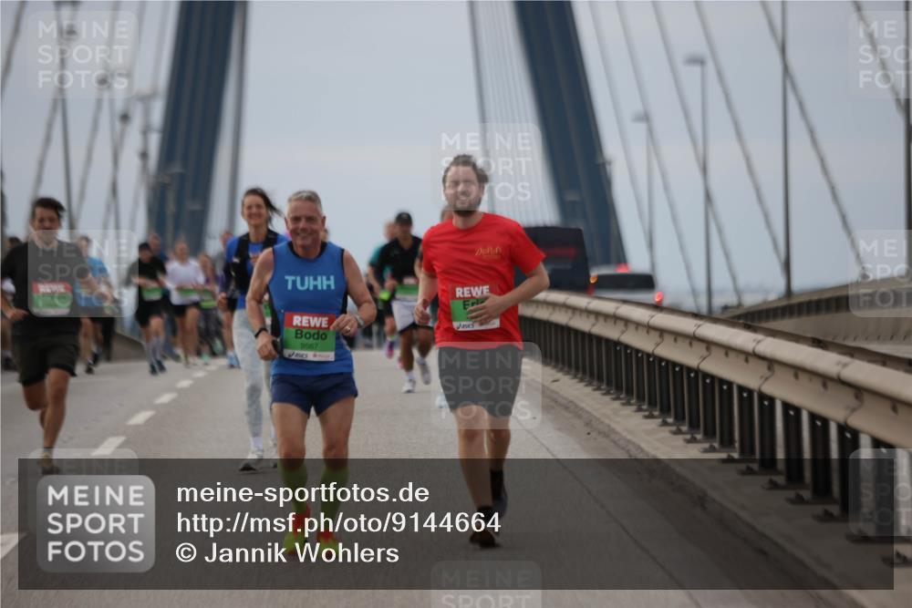 03.10.2025 - Köhlbrandbrückenlauf Jannik Wohlers http://msf.ph/oto/9144664 03.10.2025 15:46:04 Position 1 9567 meine-sportfotos.de