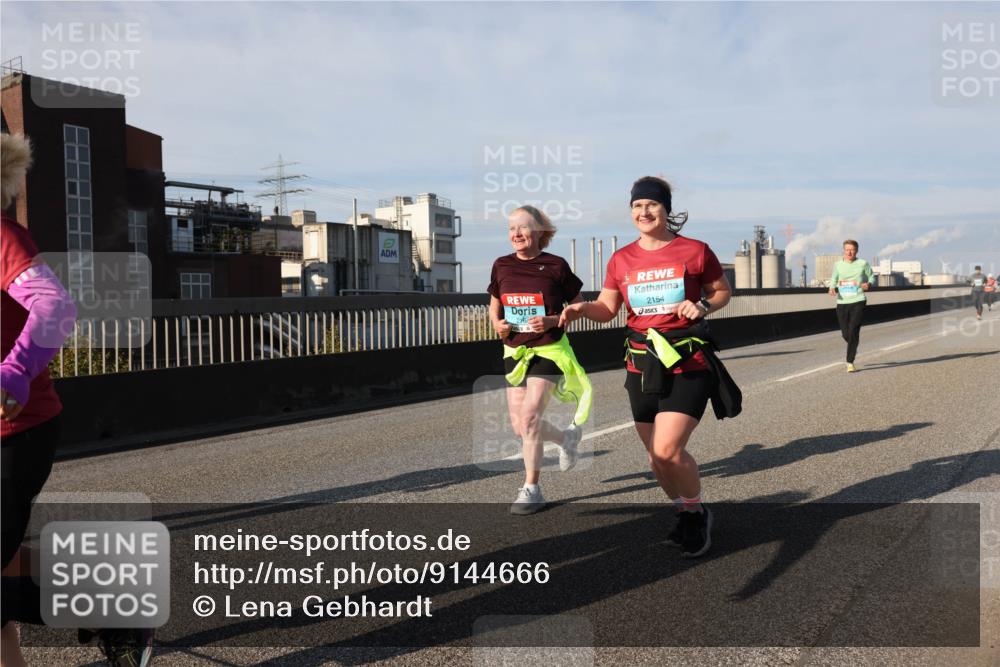 03.10.2025 - Köhlbrandbrückenlauf Lena Gebhardt http://msf.ph/oto/9144666 03.10.2025 10:02:19 Position 2 216, 2154 meine-sportfotos.de