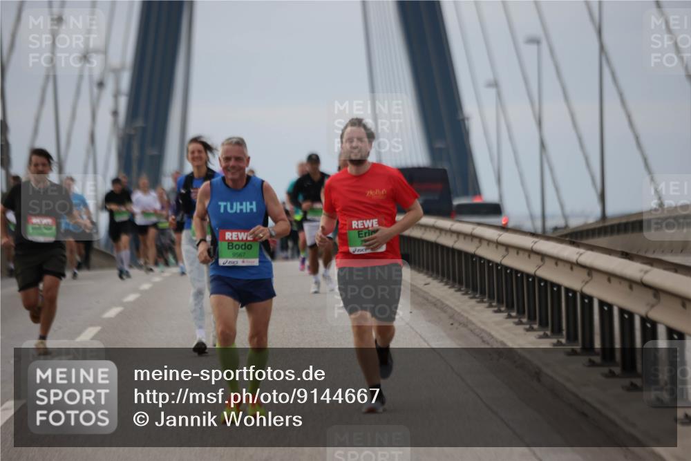 03.10.2025 - Köhlbrandbrückenlauf Jannik Wohlers http://msf.ph/oto/9144667 03.10.2025 15:46:04 Position 1 9567 meine-sportfotos.de