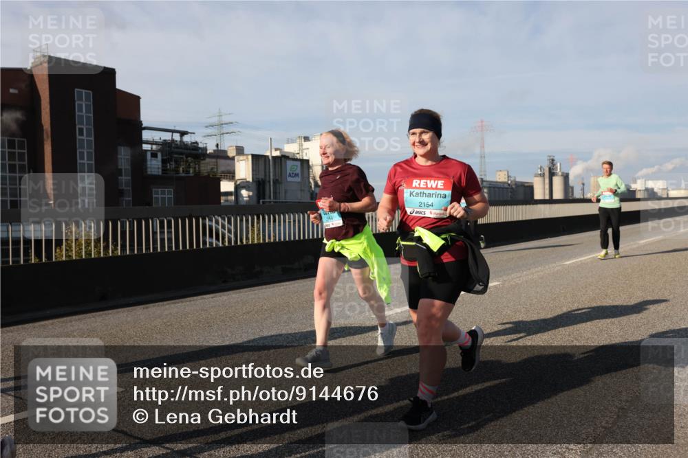 03.10.2025 - Köhlbrandbrückenlauf Lena Gebhardt http://msf.ph/oto/9144676 03.10.2025 10:02:19 Position 2 2154 meine-sportfotos.de