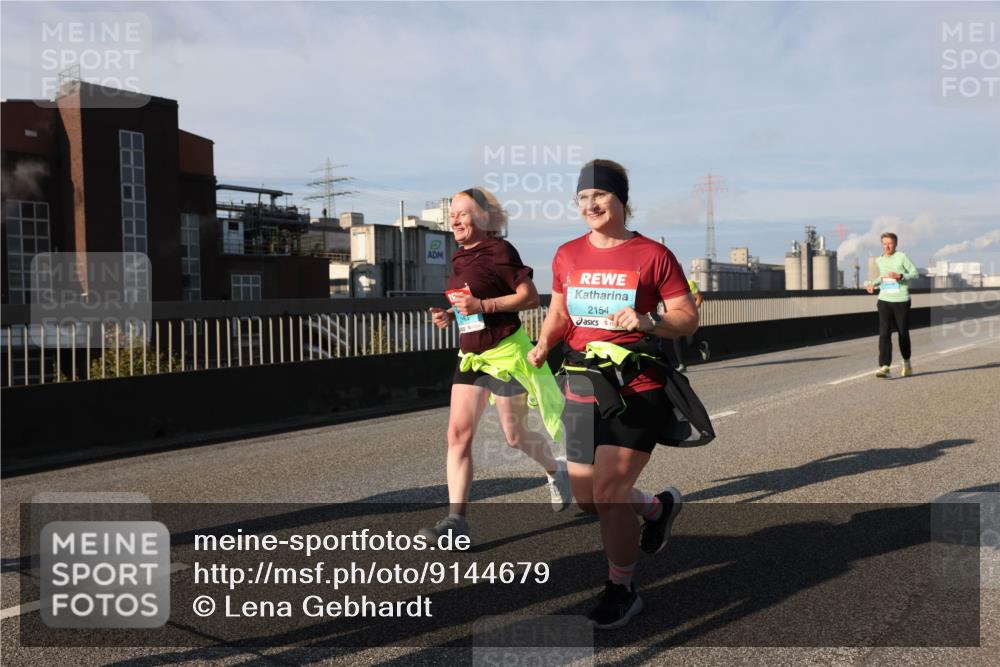 03.10.2025 - Köhlbrandbrückenlauf Lena Gebhardt http://msf.ph/oto/9144679 03.10.2025 10:02:19 Position 2 2154 meine-sportfotos.de