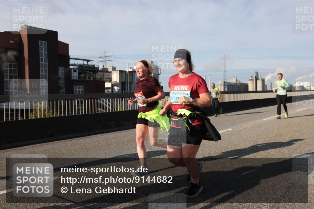 03.10.2025 - Köhlbrandbrückenlauf Lena Gebhardt http://msf.ph/oto/9144682 03.10.2025 10:02:20 Position 2 21 meine-sportfotos.de
