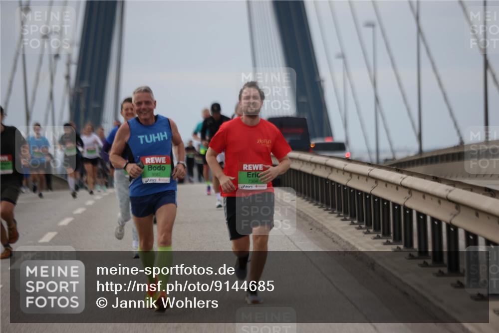 03.10.2025 - Köhlbrandbrückenlauf Jannik Wohlers http://msf.ph/oto/9144685 03.10.2025 15:46:04 Position 1 9567, 7304 meine-sportfotos.de