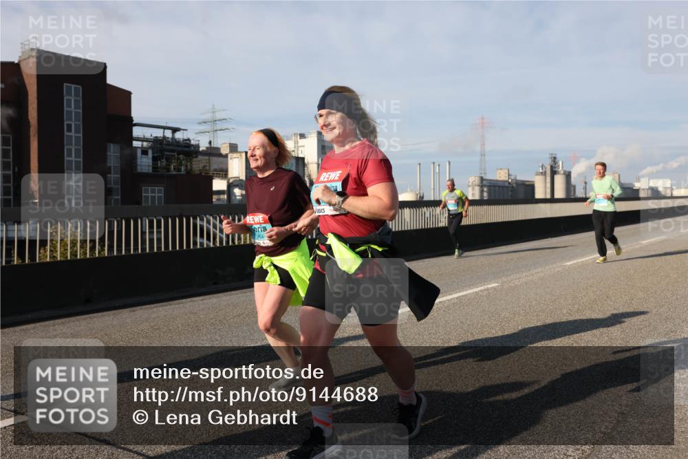 03.10.2025 - Köhlbrandbrückenlauf Lena Gebhardt http://msf.ph/oto/9144688 03.10.2025 10:02:20 Position 2 64 meine-sportfotos.de