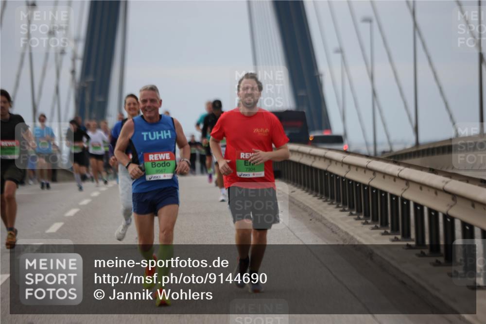 03.10.2025 - Köhlbrandbrückenlauf Jannik Wohlers http://msf.ph/oto/9144690 03.10.2025 15:46:05 Position 1 9567, 7304 meine-sportfotos.de