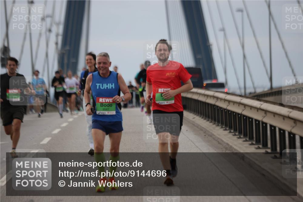 03.10.2025 - Köhlbrandbrückenlauf Jannik Wohlers http://msf.ph/oto/9144696 03.10.2025 15:46:05 Position 1 9567, 730 meine-sportfotos.de