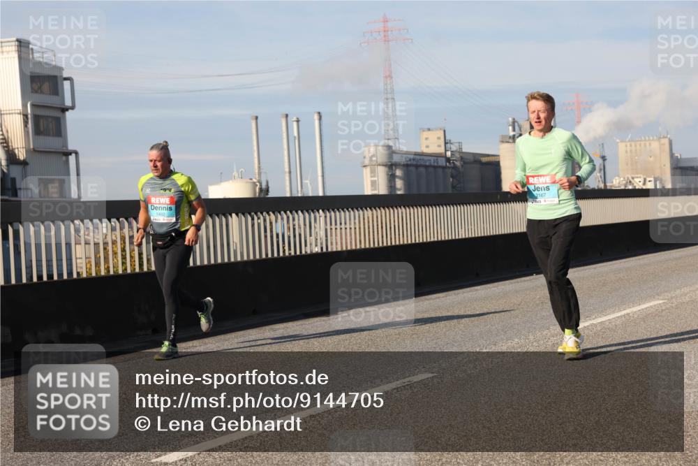 03.10.2025 - Köhlbrandbrückenlauf Lena Gebhardt http://msf.ph/oto/9144705 03.10.2025 10:02:21 Position 2 1482, 2167 meine-sportfotos.de