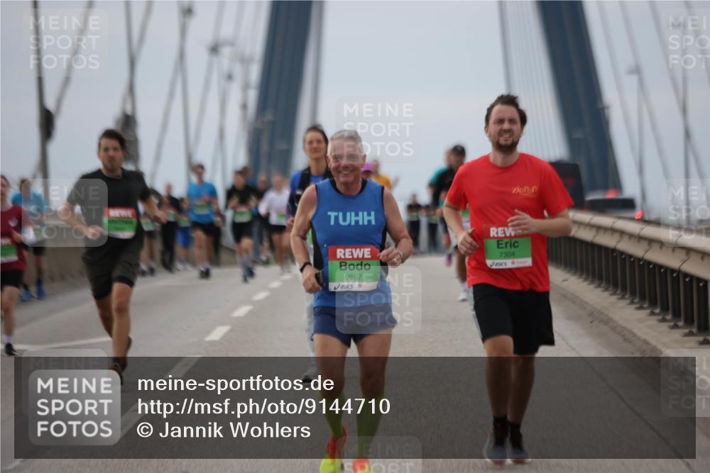 03.10.2025 - Köhlbrandbrückenlauf Jannik Wohlers http://msf.ph/oto/9144710 03.10.2025 15:46:05 Position 1 9567, 7304 meine-sportfotos.de