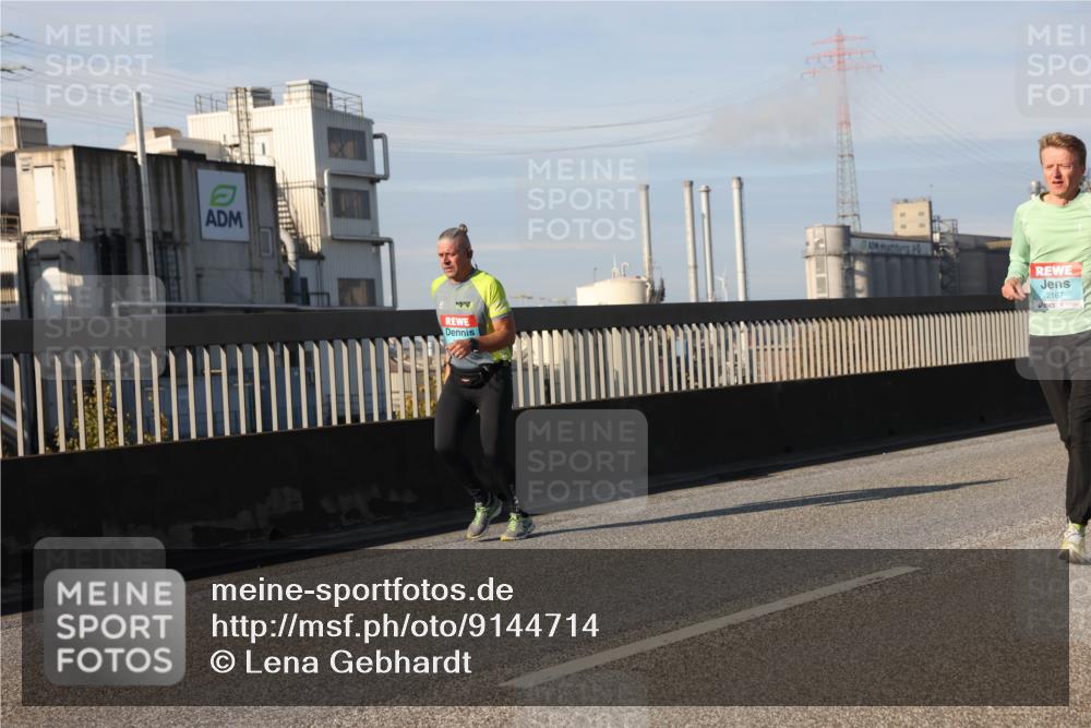 03.10.2025 - Köhlbrandbrückenlauf Lena Gebhardt http://msf.ph/oto/9144714 03.10.2025 10:02:21 Position 2 2167 meine-sportfotos.de