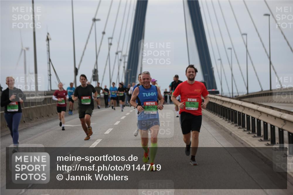03.10.2025 - Köhlbrandbrückenlauf Jannik Wohlers http://msf.ph/oto/9144719 03.10.2025 15:46:06 Position 1 9567, 7304 meine-sportfotos.de