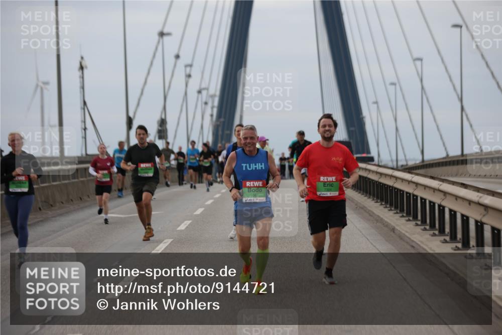 03.10.2025 - Köhlbrandbrückenlauf Jannik Wohlers http://msf.ph/oto/9144721 03.10.2025 15:46:06 Position 1 9567, 7304 meine-sportfotos.de