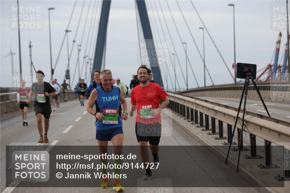 03.10.2025 - Köhlbrandbrückenlauf Jannik Wohlers http://msf.ph/oto/9144727 03.10.2025 15:46:08 Position 1 9567, 730 meine-sportfotos.de
