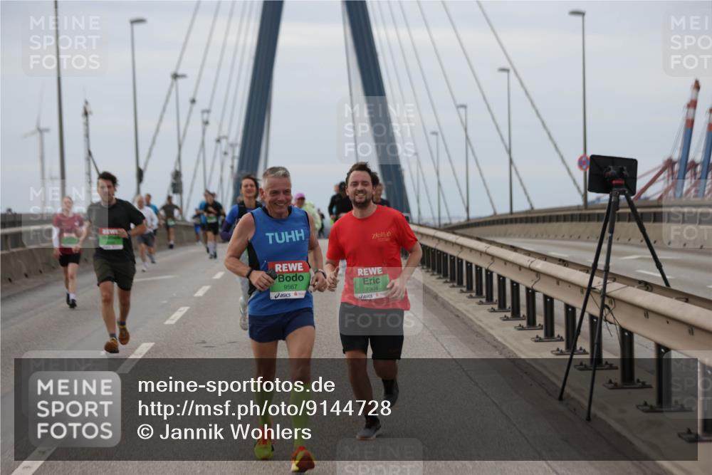 03.10.2025 - Köhlbrandbrückenlauf Jannik Wohlers http://msf.ph/oto/9144728 03.10.2025 15:46:08 Position 1 9567, 7304 meine-sportfotos.de