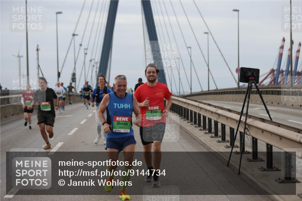 03.10.2025 - Köhlbrandbrückenlauf Jannik Wohlers http://msf.ph/oto/9144734 03.10.2025 15:46:08 Position 1 9567, 7304 meine-sportfotos.de