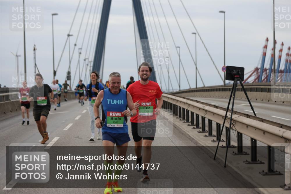 03.10.2025 - Köhlbrandbrückenlauf Jannik Wohlers http://msf.ph/oto/9144737 03.10.2025 15:46:08 Position 1 9567, 7304 meine-sportfotos.de