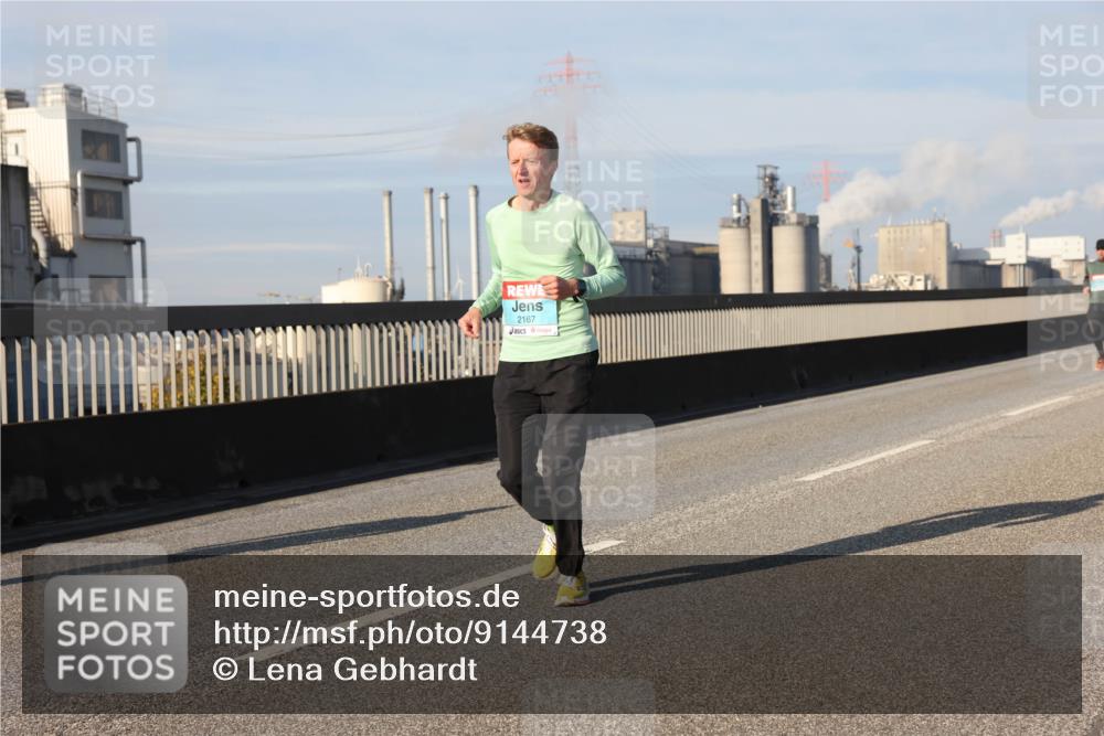 03.10.2025 - Köhlbrandbrückenlauf Lena Gebhardt http://msf.ph/oto/9144738 03.10.2025 10:02:22 Position 2 2167 meine-sportfotos.de
