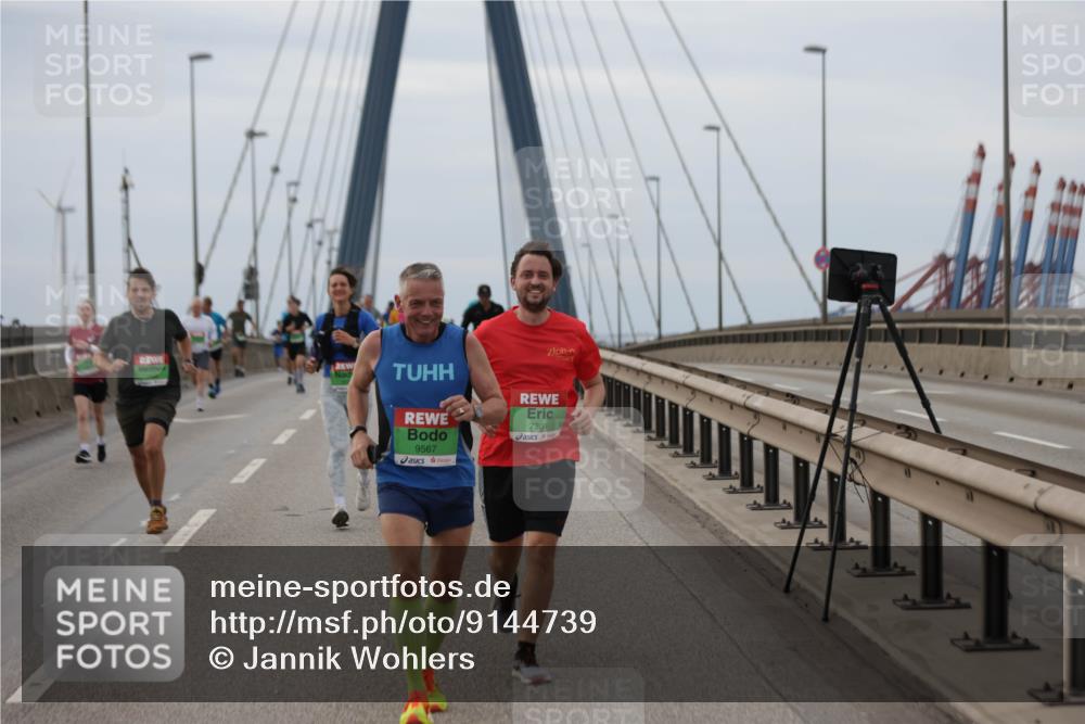 03.10.2025 - Köhlbrandbrückenlauf Jannik Wohlers http://msf.ph/oto/9144739 03.10.2025 15:46:08 Position 1 9567, 7304 meine-sportfotos.de