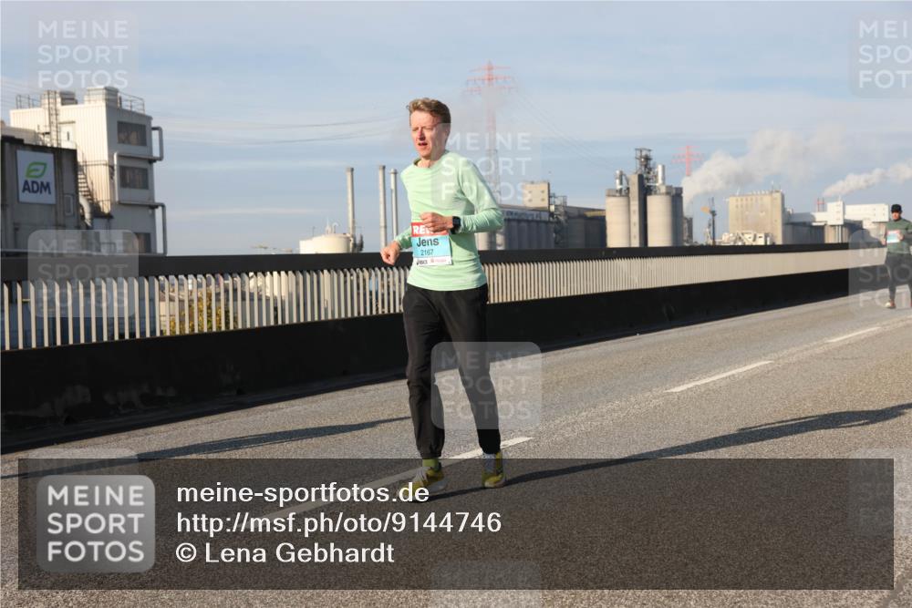 03.10.2025 - Köhlbrandbrückenlauf Lena Gebhardt http://msf.ph/oto/9144746 03.10.2025 10:02:22 Position 2 2167 meine-sportfotos.de