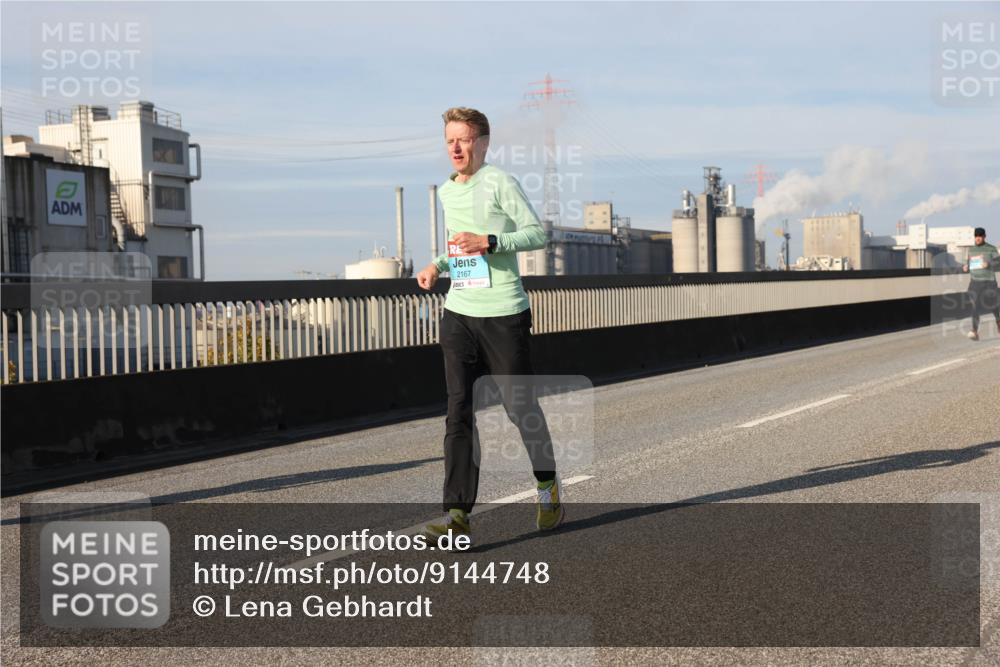 03.10.2025 - Köhlbrandbrückenlauf Lena Gebhardt http://msf.ph/oto/9144748 03.10.2025 10:02:22 Position 2 2167 meine-sportfotos.de