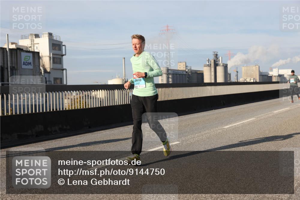 03.10.2025 - Köhlbrandbrückenlauf Lena Gebhardt http://msf.ph/oto/9144750 03.10.2025 10:02:22 Position 2 2167 meine-sportfotos.de