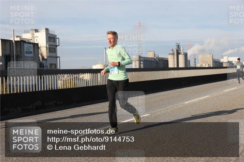 03.10.2025 - Köhlbrandbrückenlauf Lena Gebhardt http://msf.ph/oto/9144753 03.10.2025 10:02:22 Position 2 2167 meine-sportfotos.de