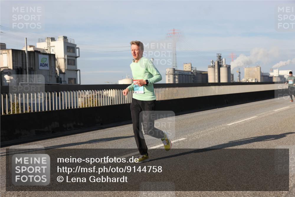 03.10.2025 - Köhlbrandbrückenlauf Lena Gebhardt http://msf.ph/oto/9144758 03.10.2025 10:02:22 Position 2 2167, 19 meine-sportfotos.de