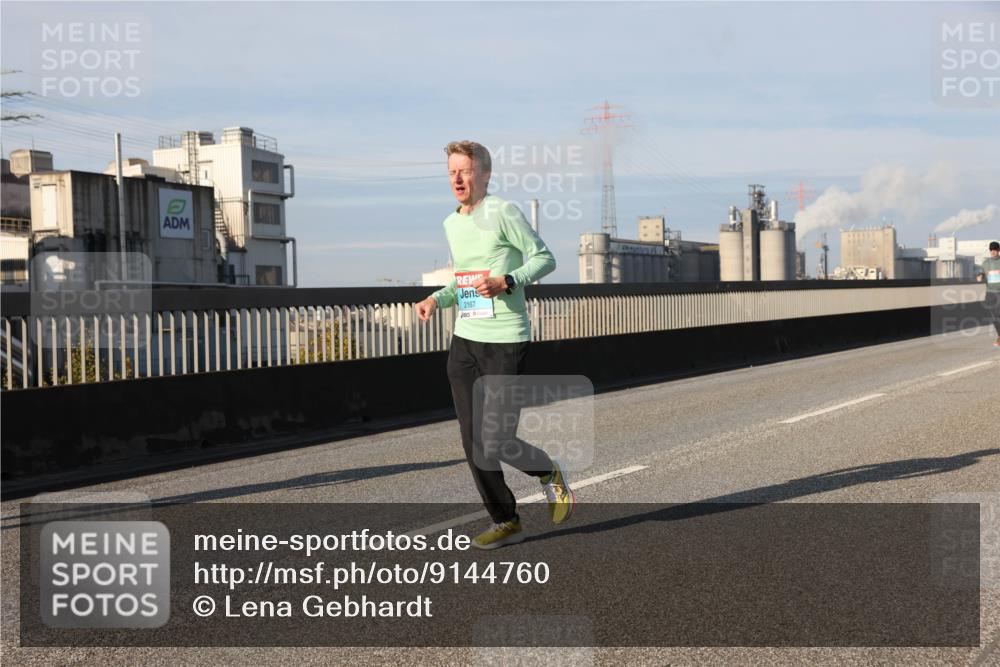 03.10.2025 - Köhlbrandbrückenlauf Lena Gebhardt http://msf.ph/oto/9144760 03.10.2025 10:02:22 Position 2 2167 meine-sportfotos.de