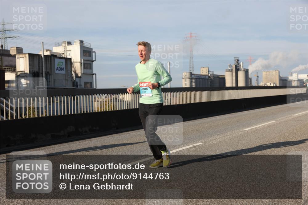 03.10.2025 - Köhlbrandbrückenlauf Lena Gebhardt http://msf.ph/oto/9144763 03.10.2025 10:02:22 Position 2 2167 meine-sportfotos.de