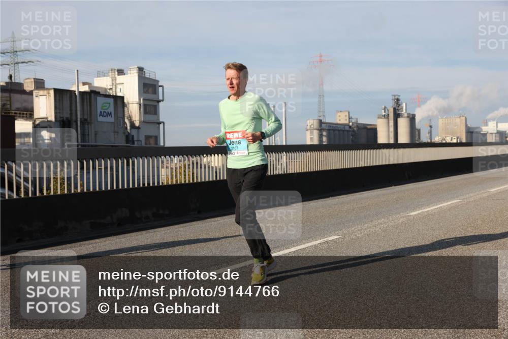 03.10.2025 - Köhlbrandbrückenlauf Lena Gebhardt http://msf.ph/oto/9144766 03.10.2025 10:02:22 Position 2 2167 meine-sportfotos.de