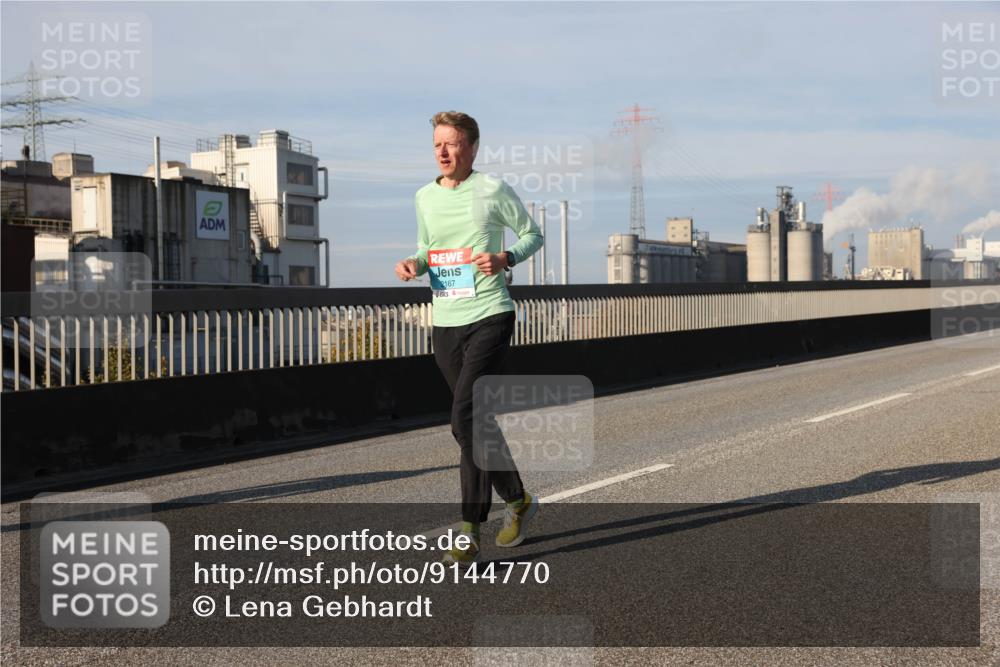 03.10.2025 - Köhlbrandbrückenlauf Lena Gebhardt http://msf.ph/oto/9144770 03.10.2025 10:02:22 Position 2 2167 meine-sportfotos.de